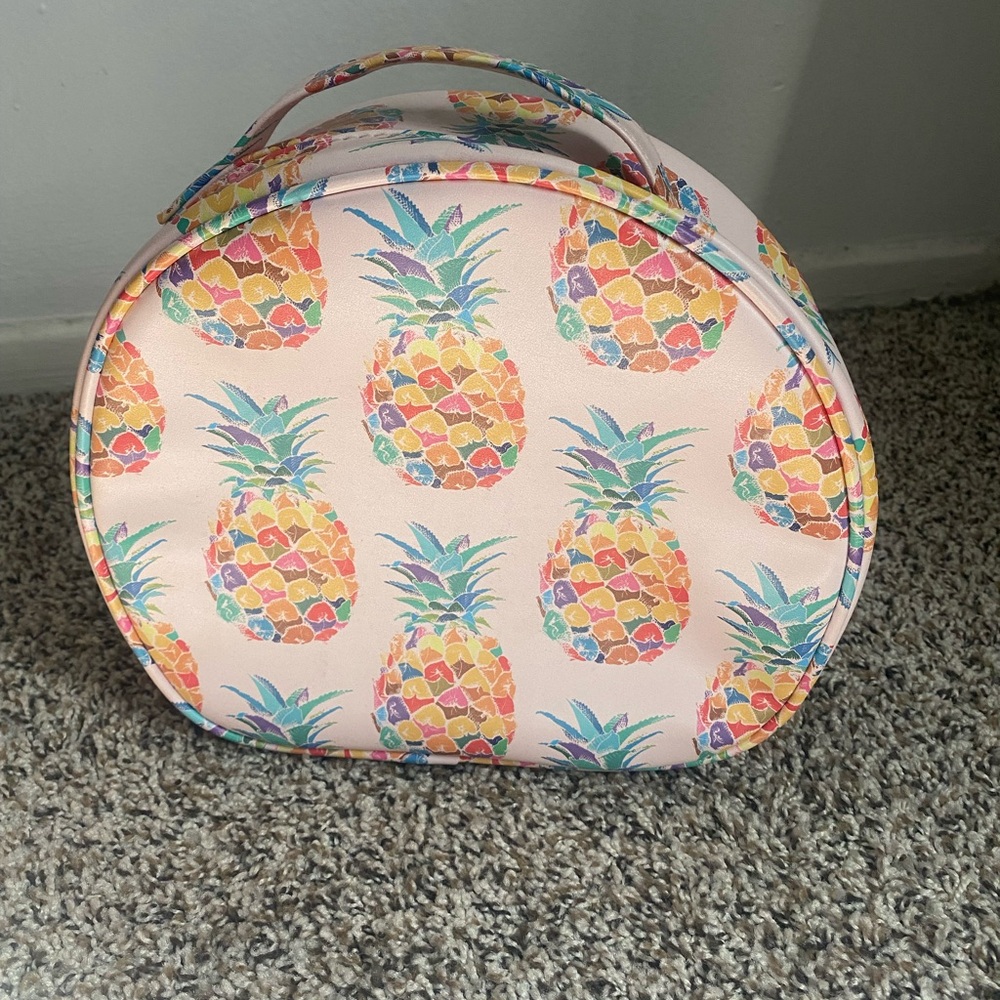 Chi Pineapple travel bag